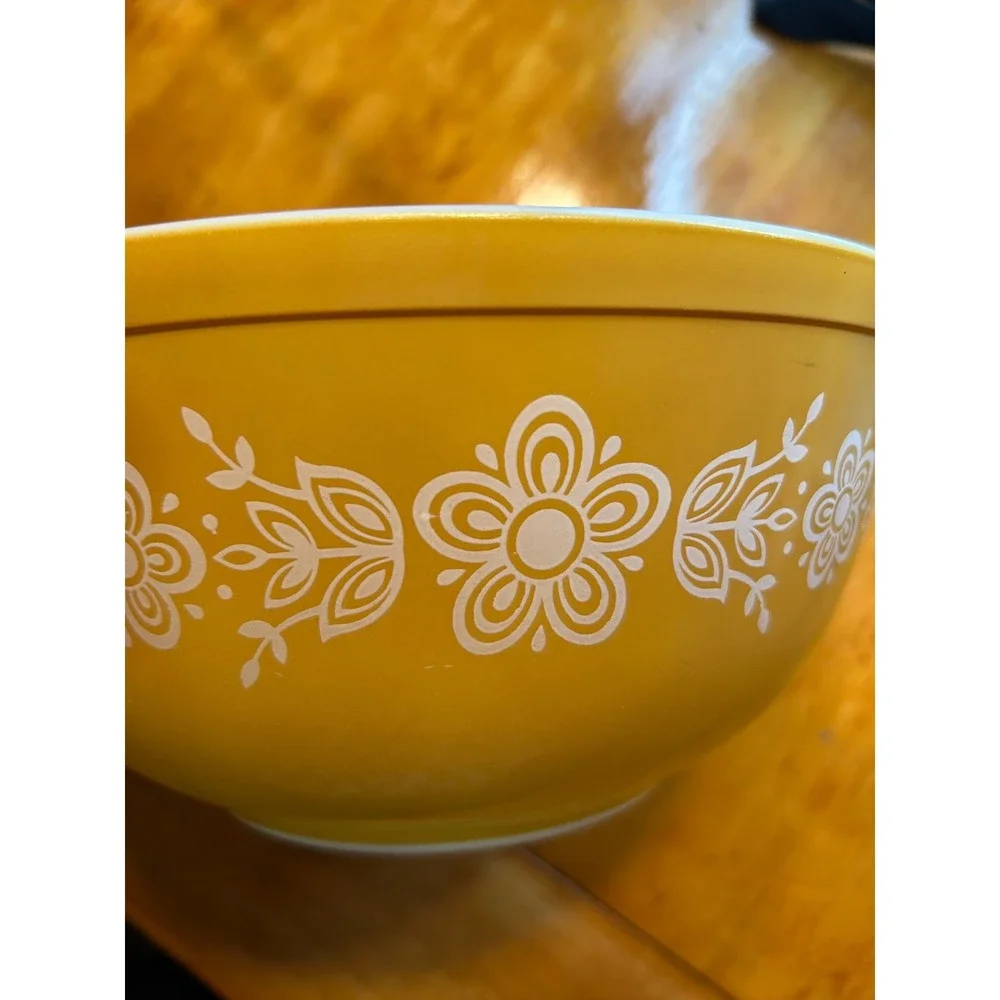Pyrex vintage mixing